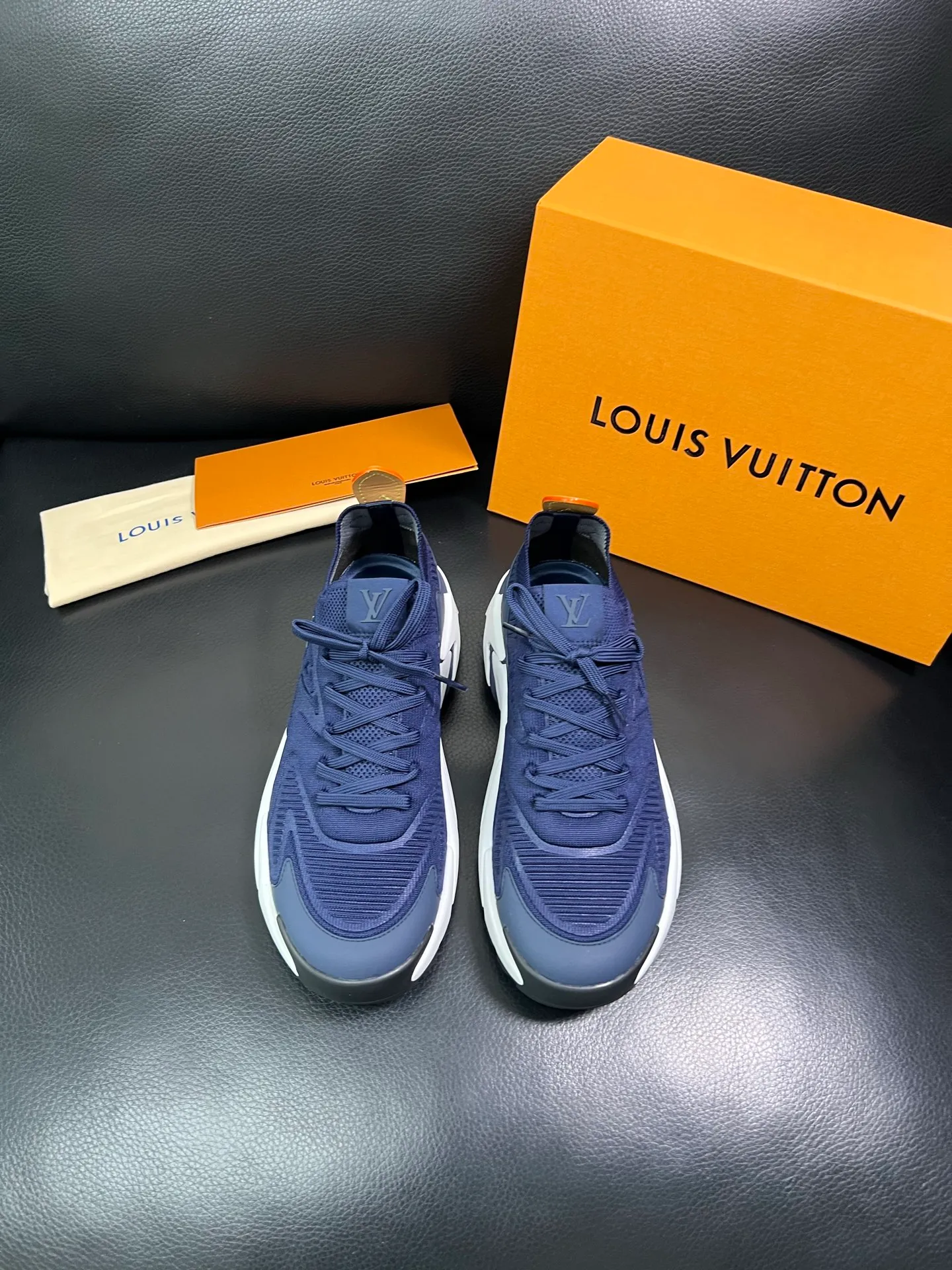 Men's shoes 💰660 Lv top purchasing Louis Vuitton Leather Shoes Counter Synchronization, imported fly woven fabrics from Italy, imported water-dyed cowhide lining, soles: original soles specially provided by the original factory, original factory follow-up orders, high quality, welcome to compare, code number 39-44 (custom-made 45) 85887